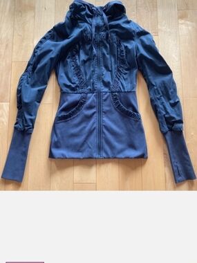 Lululemon Dance Studio Size 6 Women’s Grey Hooded Zip Jacket